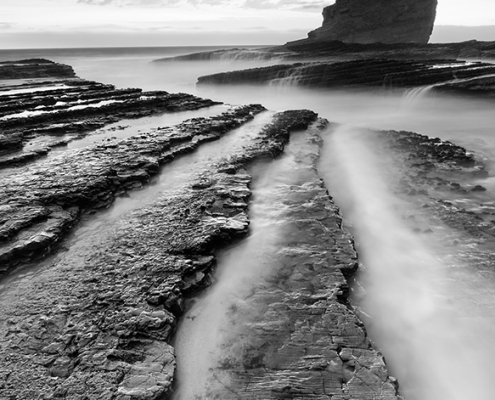hole-in-the-wall-beach-santa-cruz-black-white