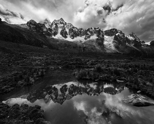 cordillera-blanca-taulliraju-black-white
