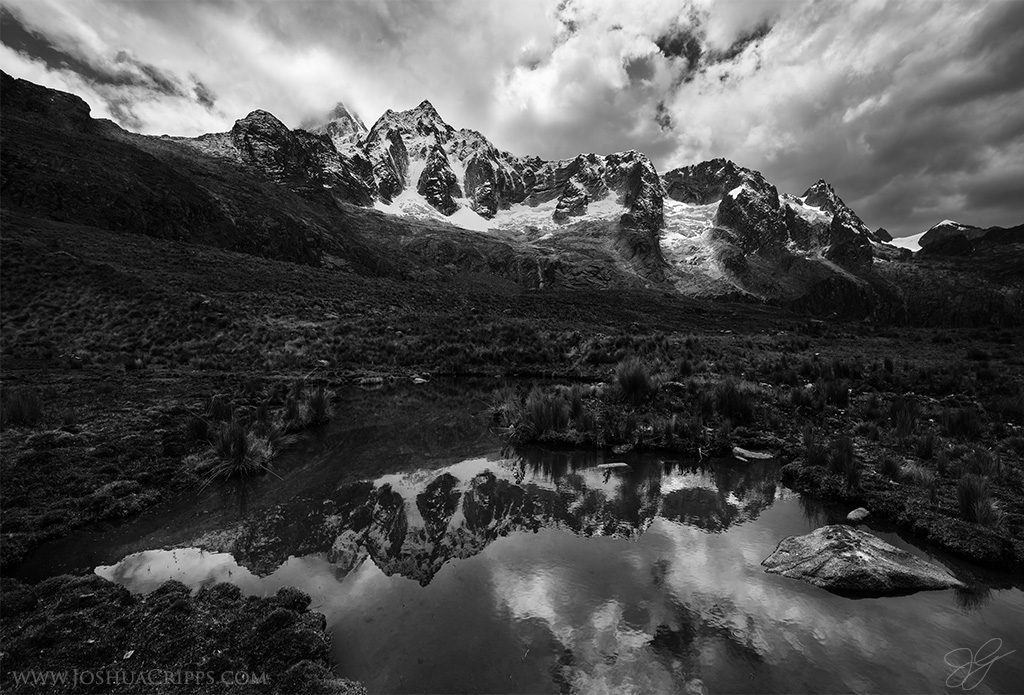 cordillera-blanca-taulliraju-black-white