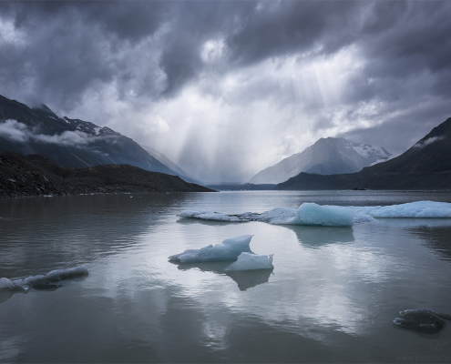 tasman-lake-icebergs-clouds