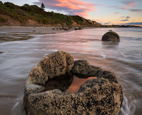 New-Zealand-Moeraki-Boulders-sunrise