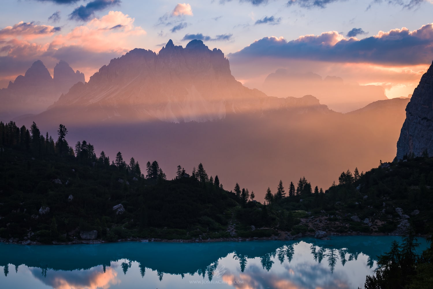 lago-sorapis-sunrise-dolomites-italy