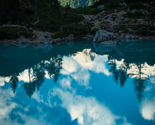lago-di-sorapis-reflection-dolomites-italy