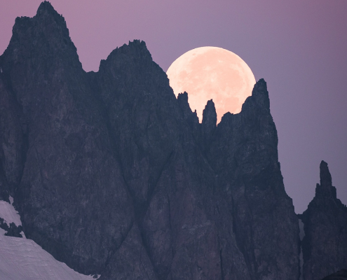 full-moon-minarets-mammoth-sierra-nevada