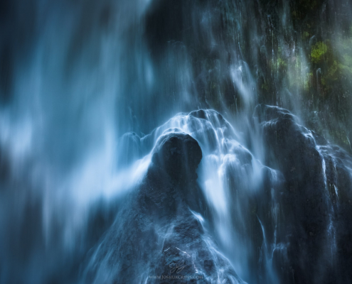 stirling-falls-milford-sound-new-zealand