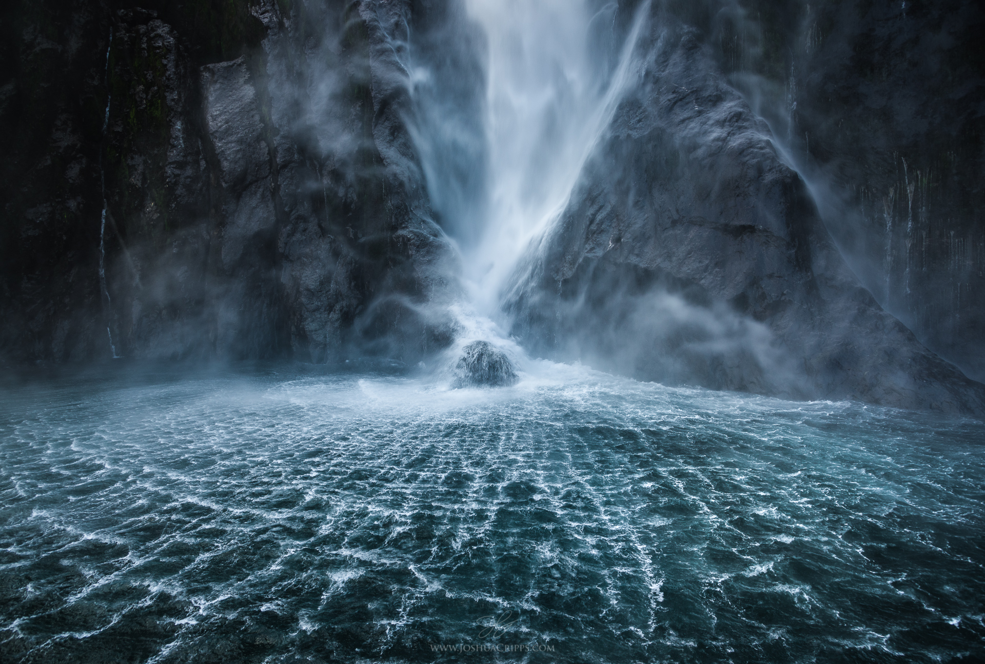 Stirling-Falls-Milford-Sound-New-Zealand