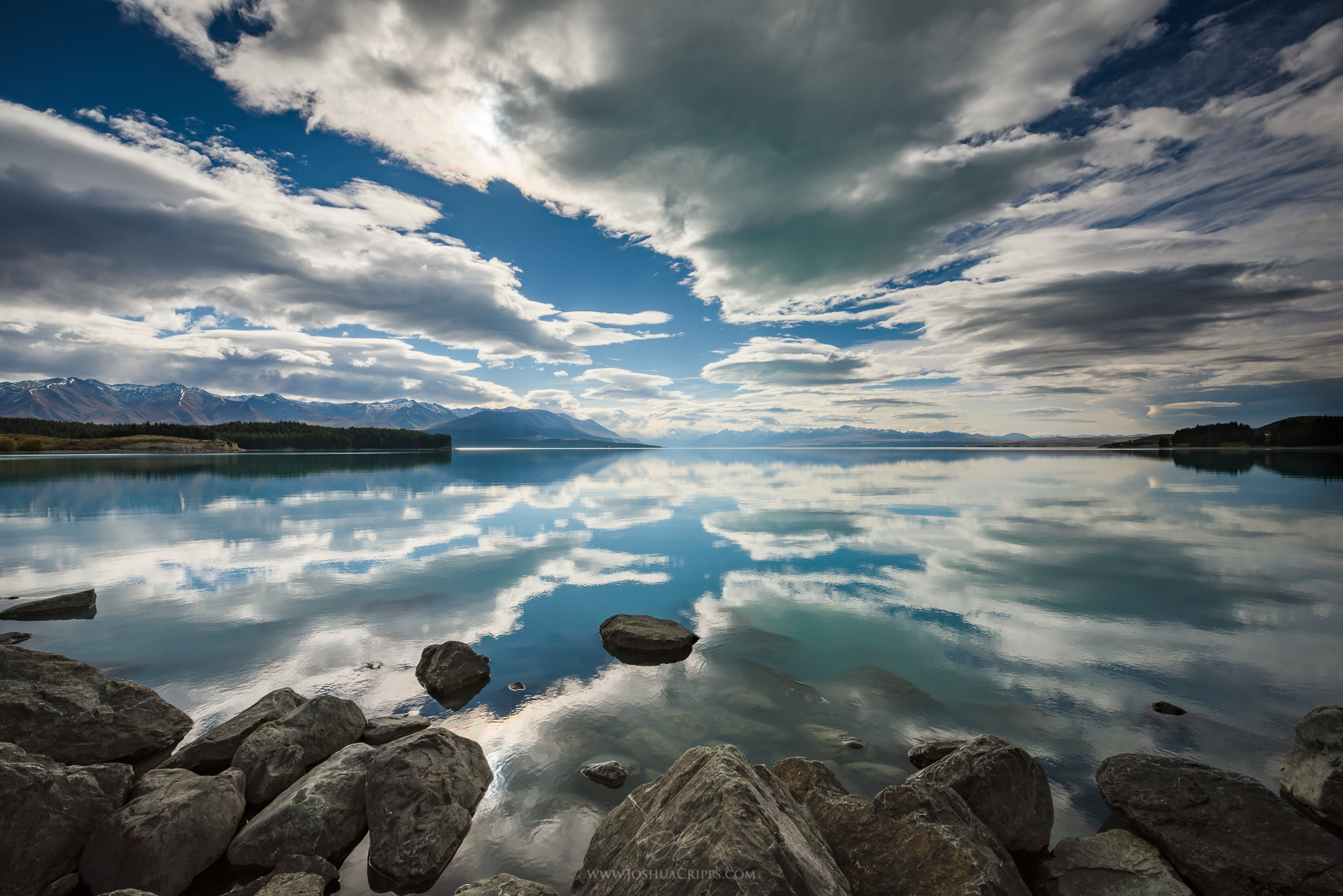 lake-pukaki-new-zealand-lenticular-cloud-reflections