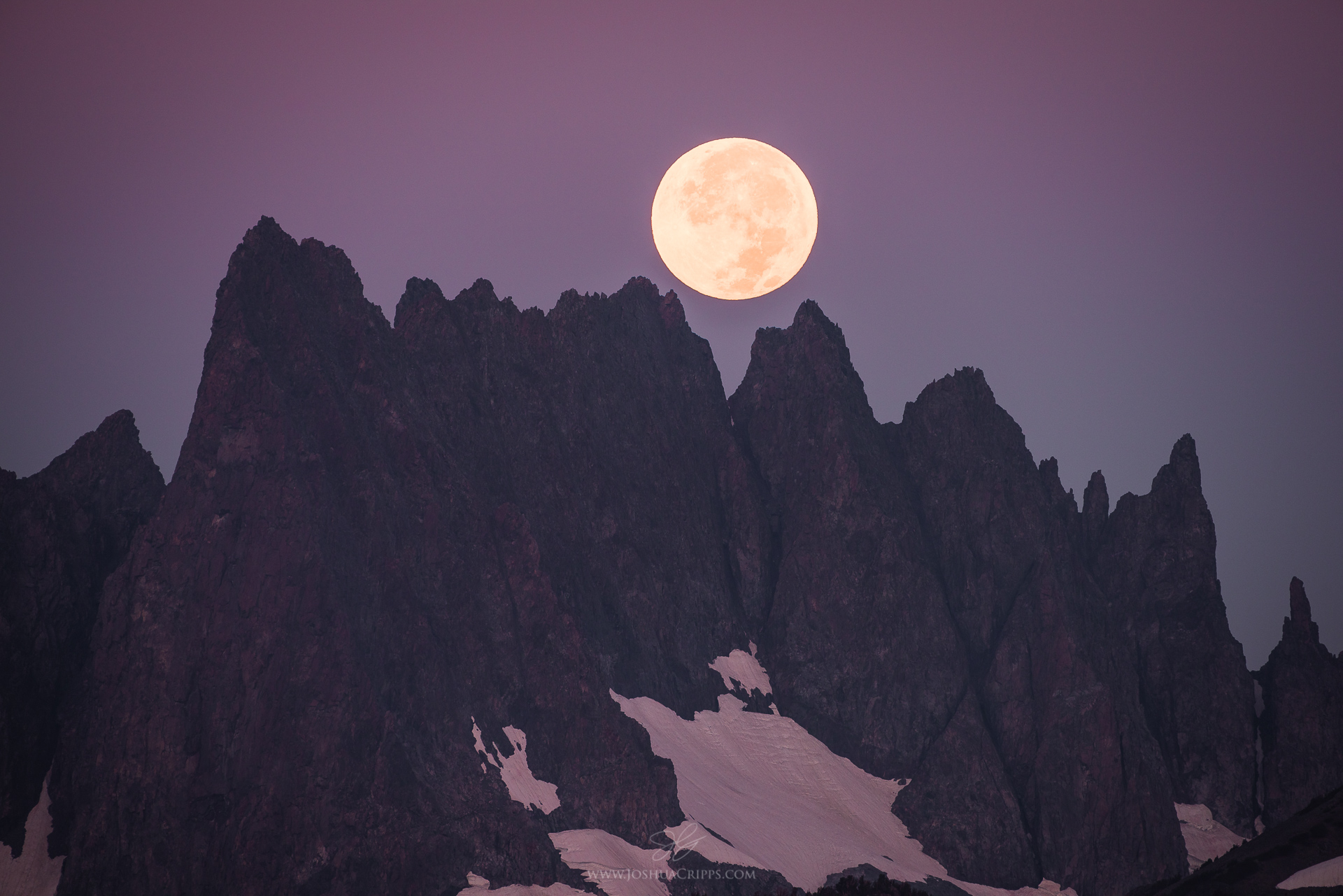 minarets-mammoth-full-moon